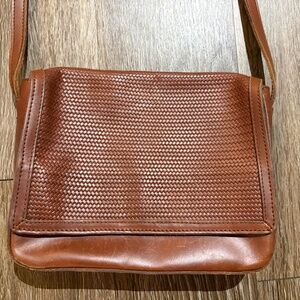 Nisolo  Clara Crossbody Bag